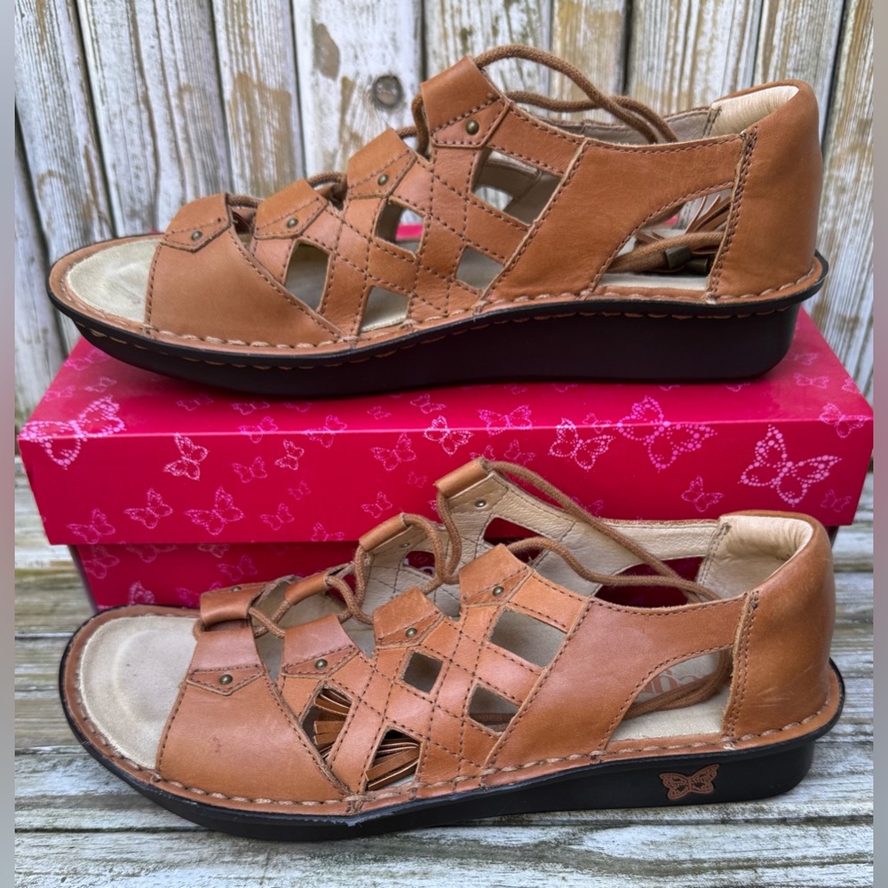 Algeria Valerie Lace Up Fisherman Gladiator Sandals in original box EUC Size 39